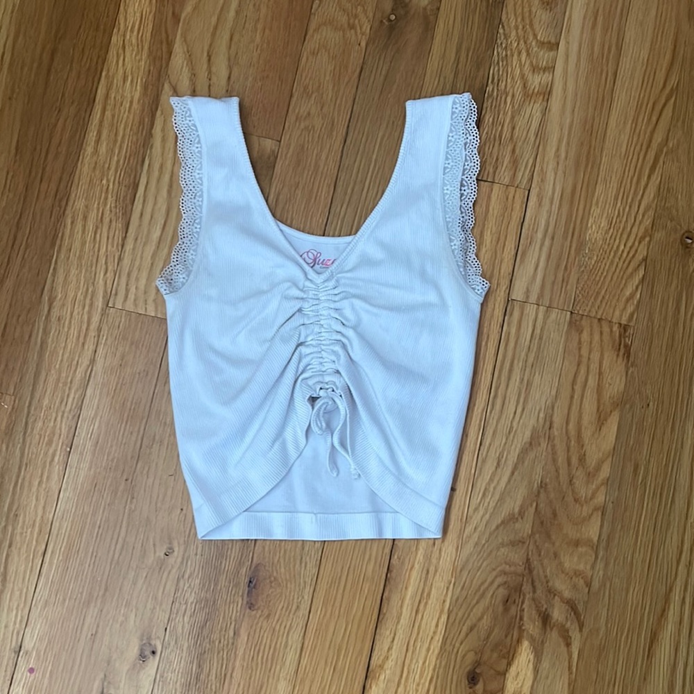 White lace trip cropped tank top